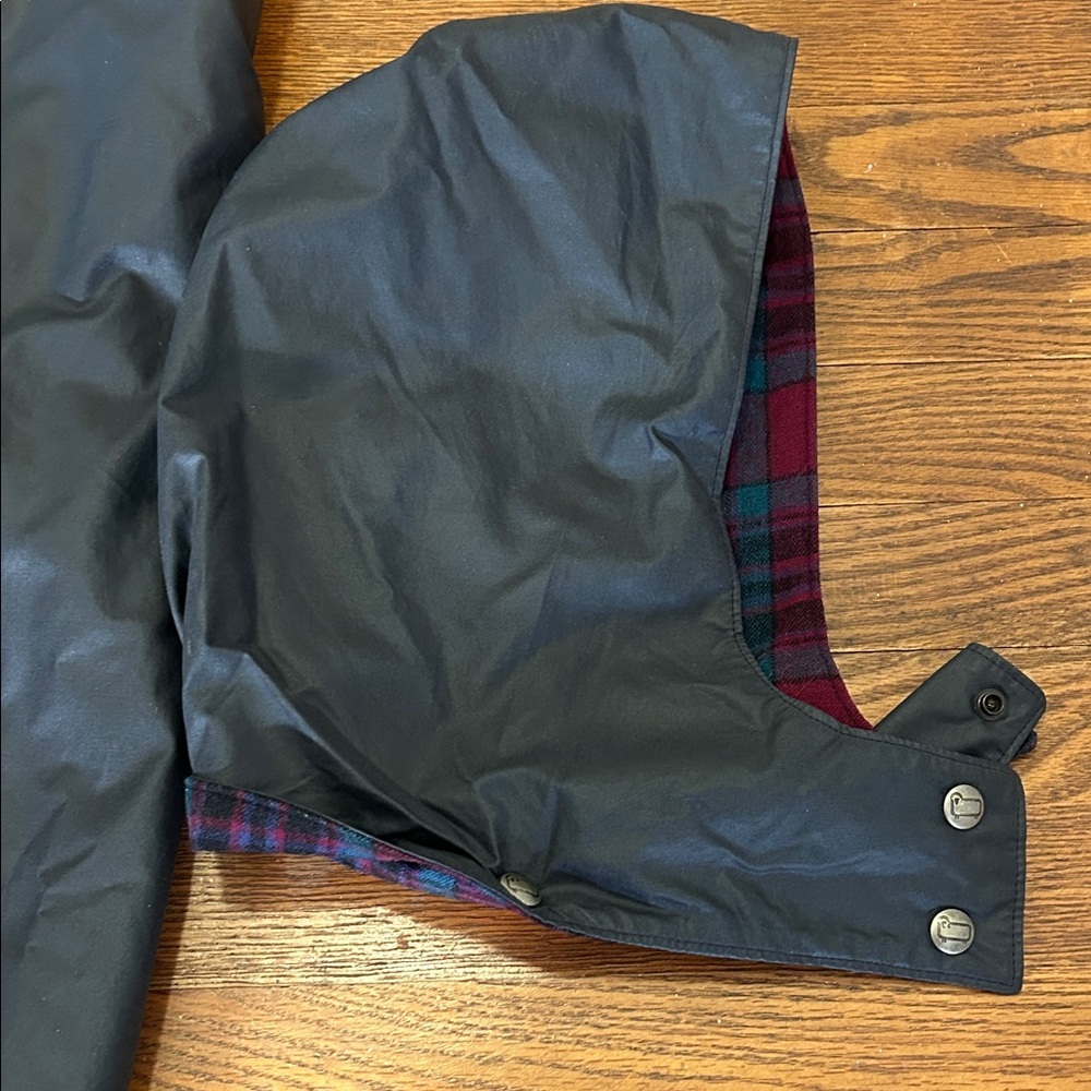 Rare Vintage Woolrich Poncho with Plaid Lining - Picture 9 of 10